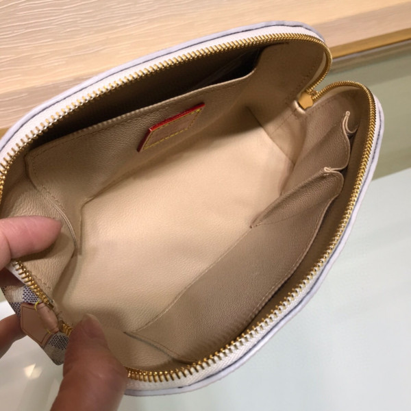 l0*is V*t0n cosmetic pouch gm