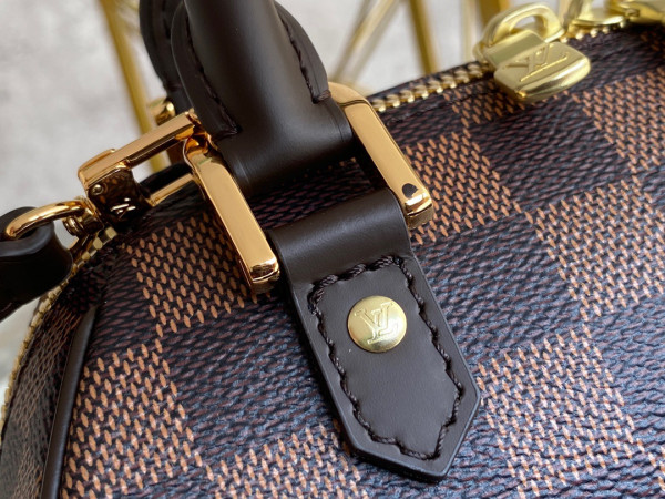 l0*is V*t0n vintage bag