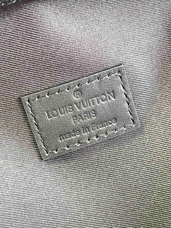 l0*is V*t0n handle soft trunk