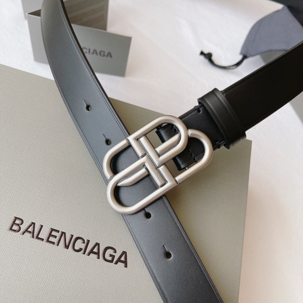Ba*len*cia*ga belt