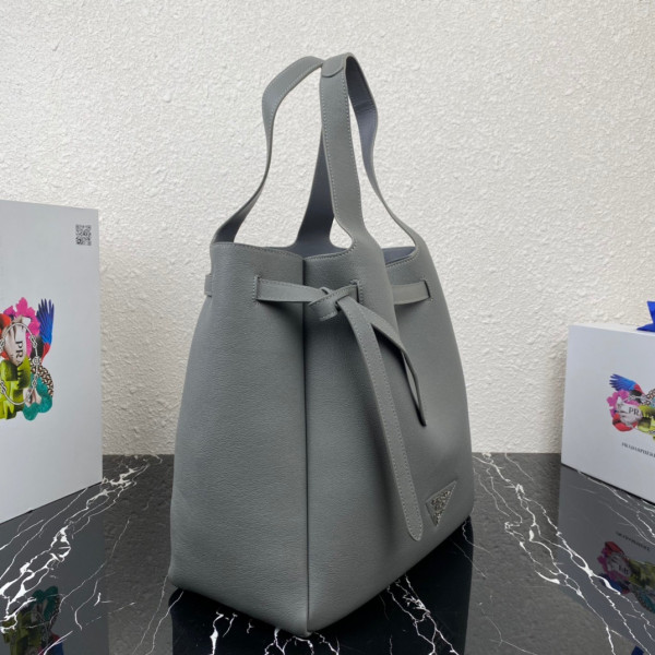 Pra*a leather tote