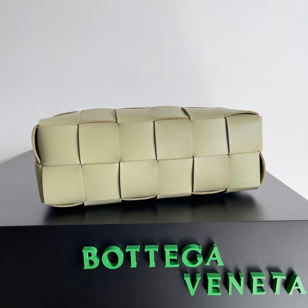 bo*te*ga Ve*ne*ta brick cassette