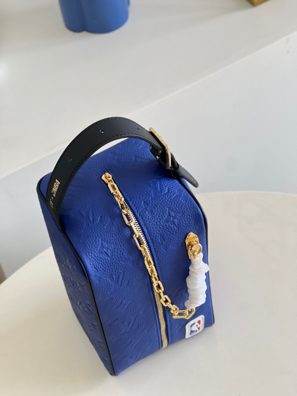 l0*is V*t0n dopp kit