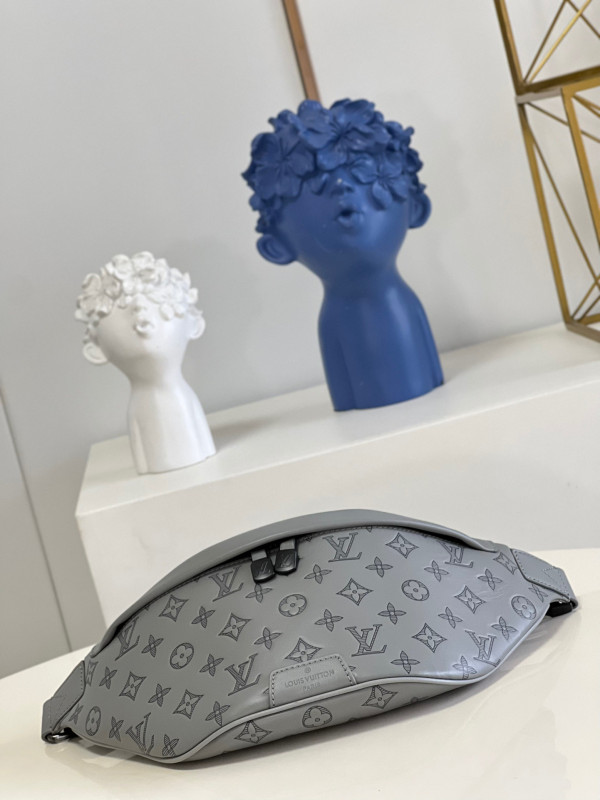 l0*is V*t0n discovery bumbag