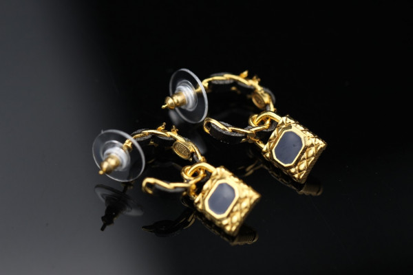 CL EARRINGS