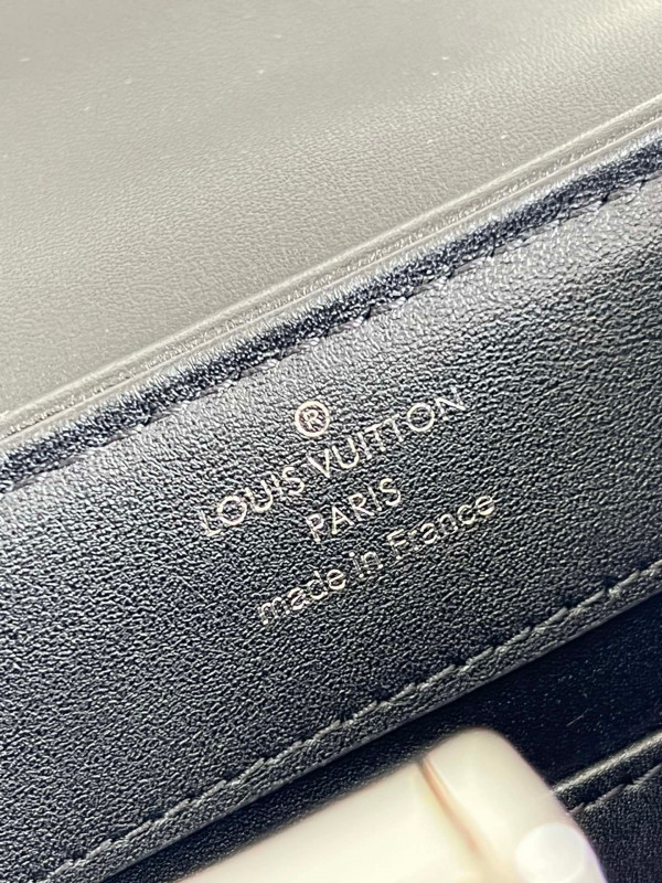 l0*is V*t0n capucines mini