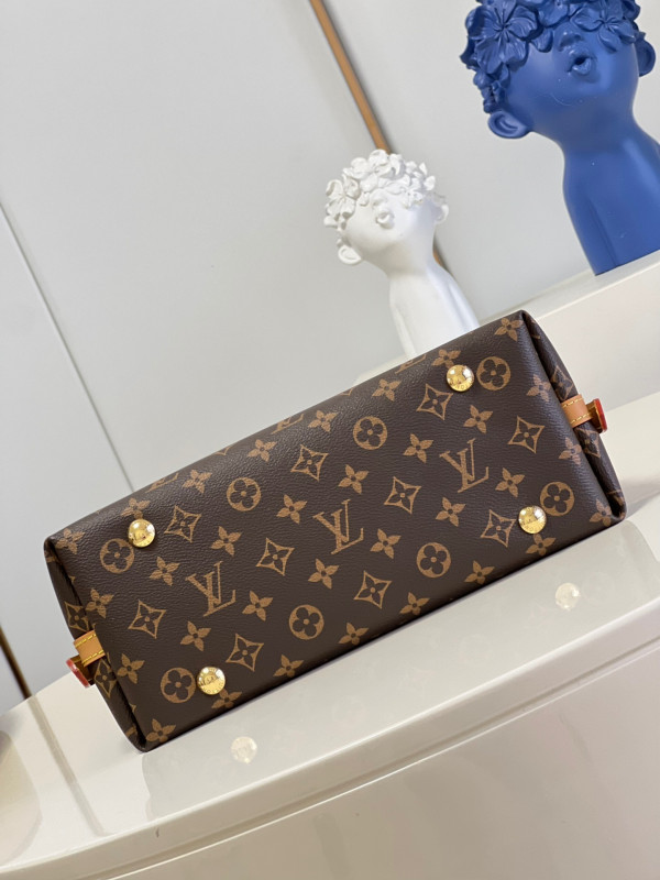 l0*is V*t0n carryall pm