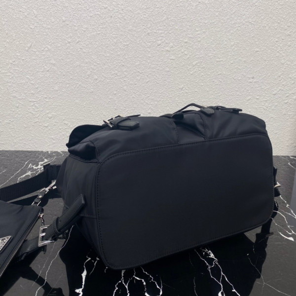 Pra*a re-nylon medium backpack-32-15-30cm