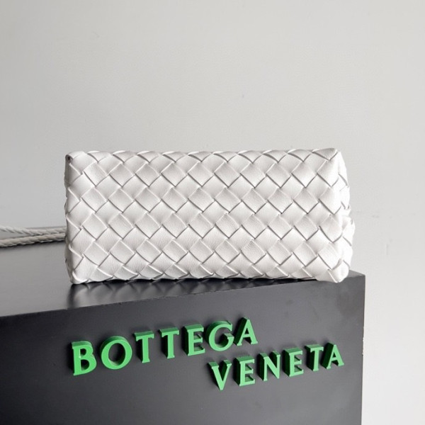bo*te*ga Ve*ne*ta medium andiamo