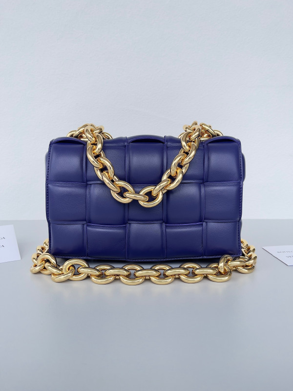 bo*te*ga Ve*ne*ta the chain cassette