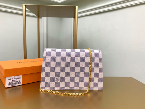 l0*is V*t0n croisette chain wallet