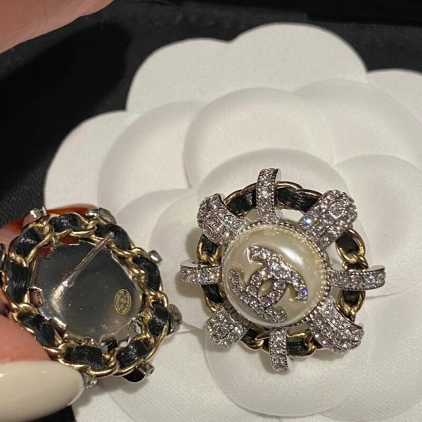 CL EARRINGS