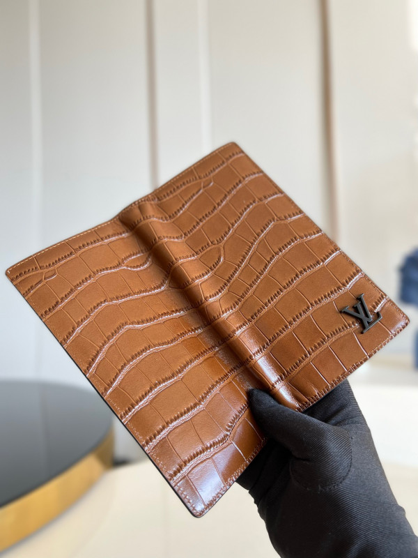 l0*is V*t0n brazza wallet