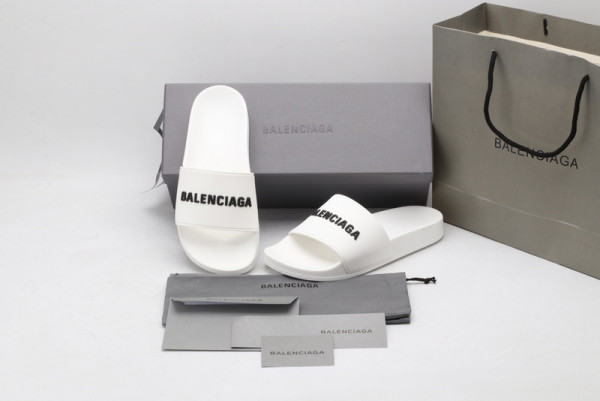 Ba*len*cia*ga pool slide sandal