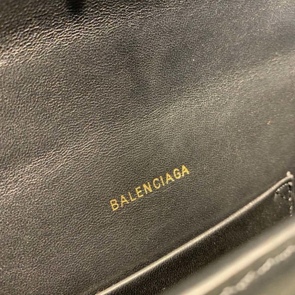 Ba*len*cia*ga sharp xs satchel