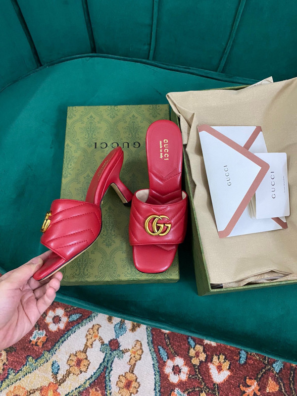 G*u*i double g slide sandal