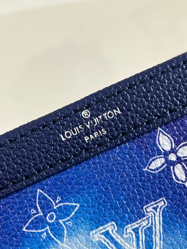 l0*is V*t0n gaston wearable