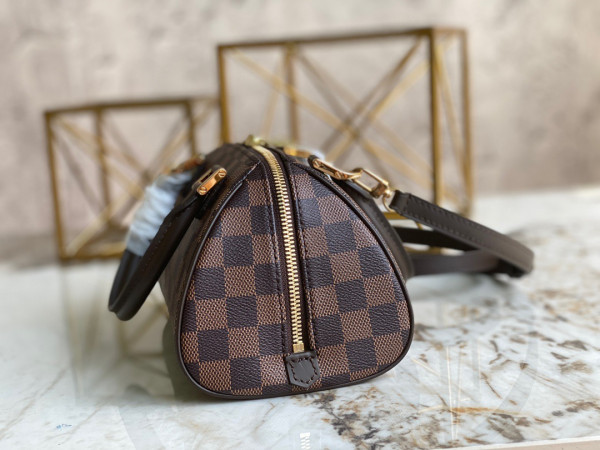 l0*is V*t0n vintage bag