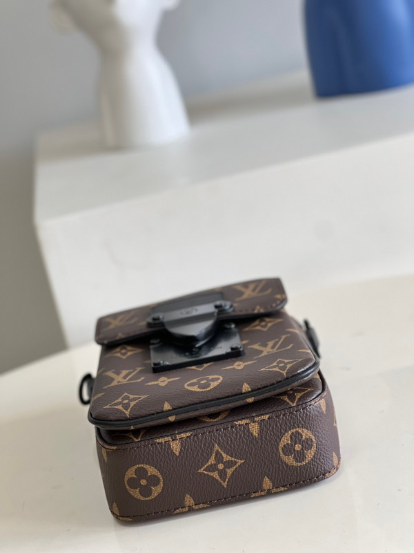 l0*is V*t0n s-lock vertical wearable wallet