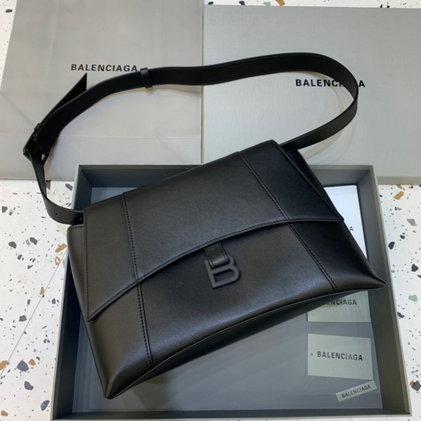 Ba*len*cia*ga downtown medium shoulder bag