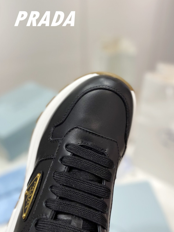 Pra*a sneaker