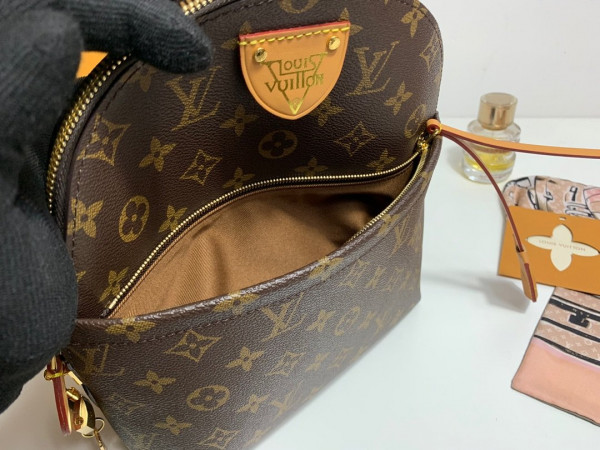 l0*is V*t0n backpack