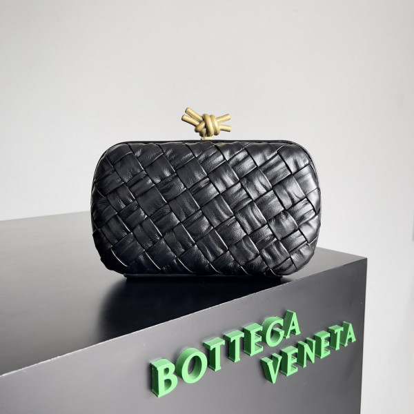 bo*te*ga Ve*ne*ta knot minaudiere