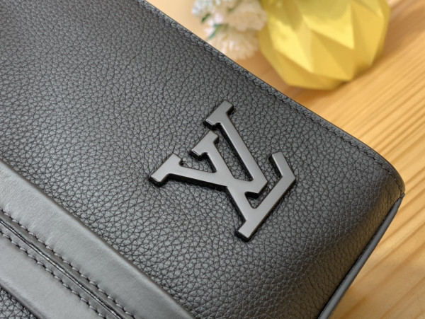 l0*is V*t0n aerogram tote