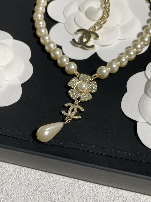 CL NECKLACE