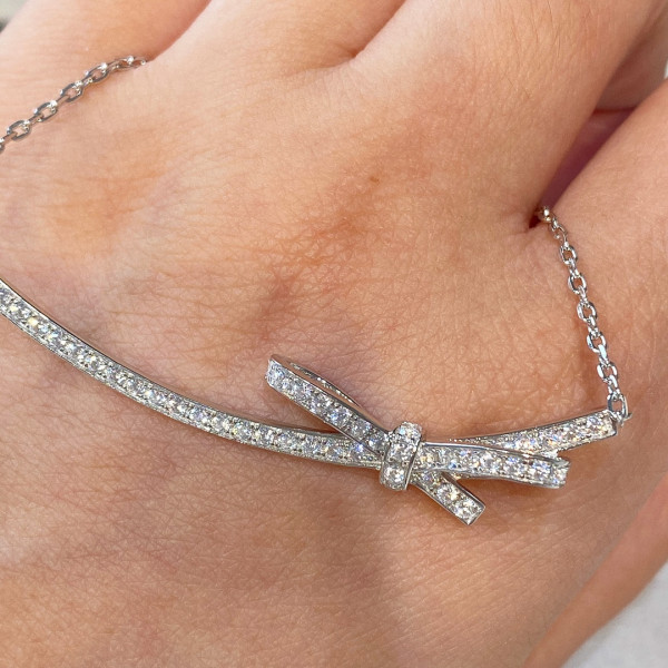CL NECKLACE