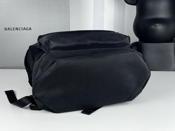 Ba*len*cia*ga backpack