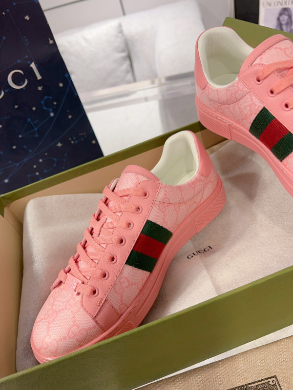 G*u*i sneaker
