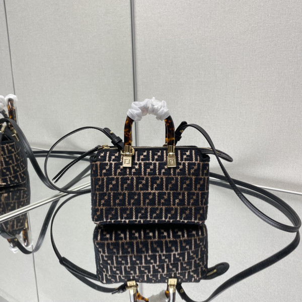 F**di baguette chain midi 397b98-24*14*7cm