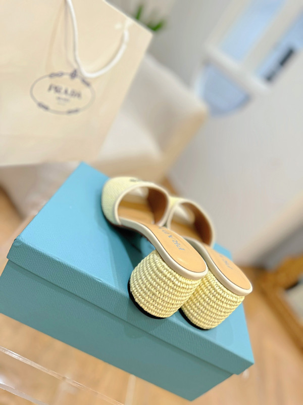 Pra*a sandals
