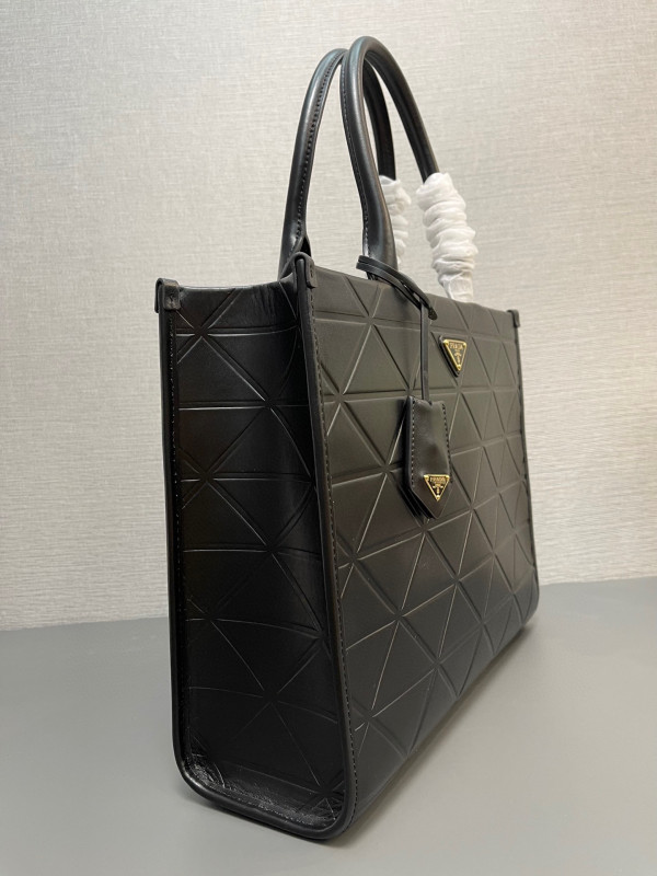 medium Pra*a symbole leather bag