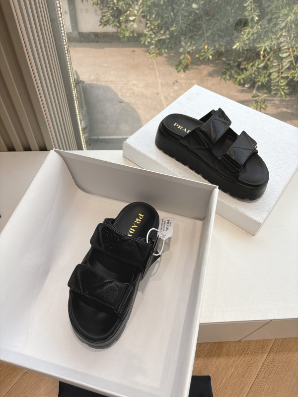 Pra*a sandals
