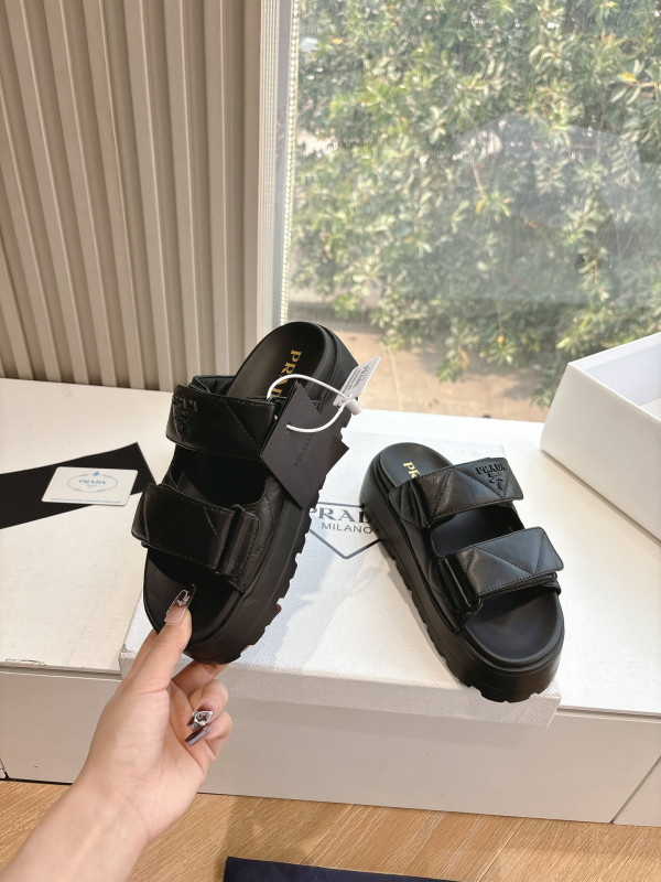 Pra*a sandals